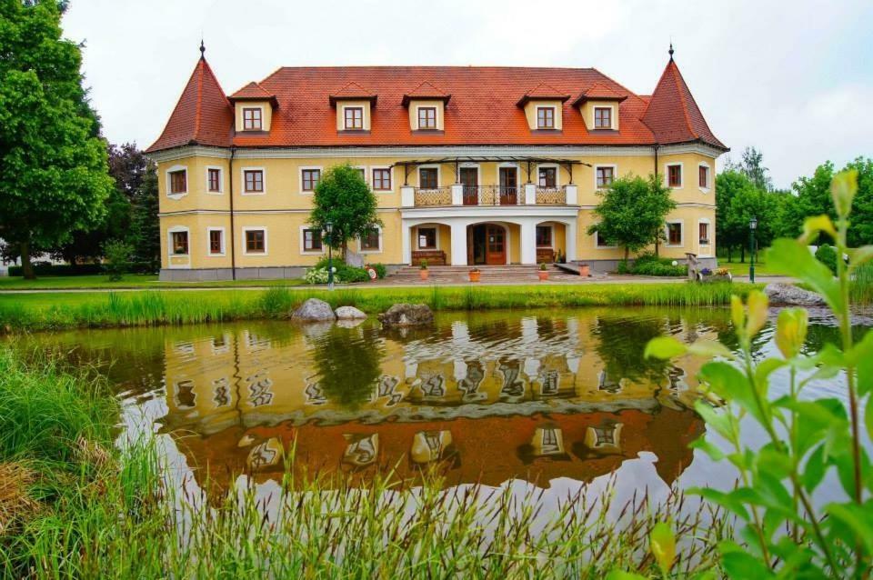 Almtalhotel Appartements In Pettenbach Exteriör bild
