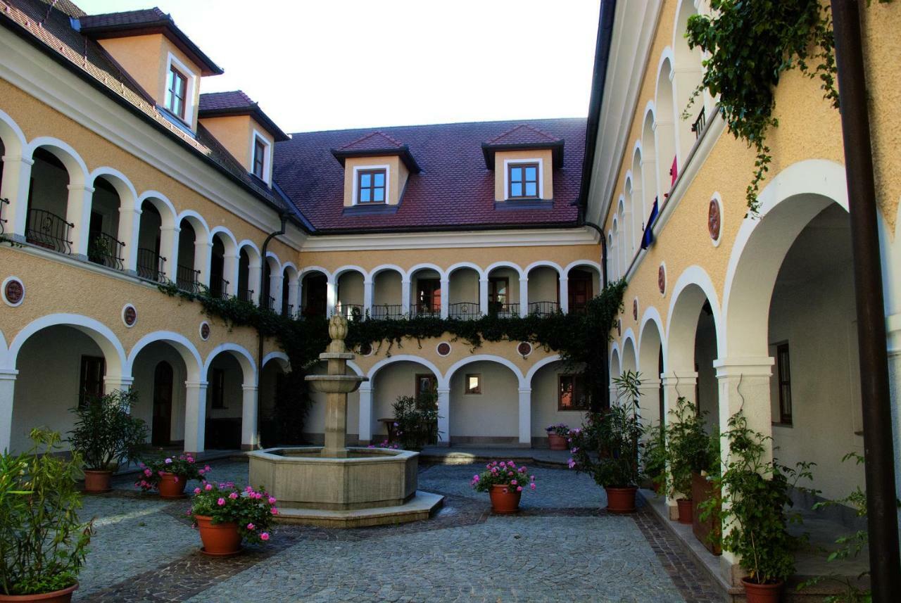Almtalhotel Appartements In Pettenbach Exteriör bild