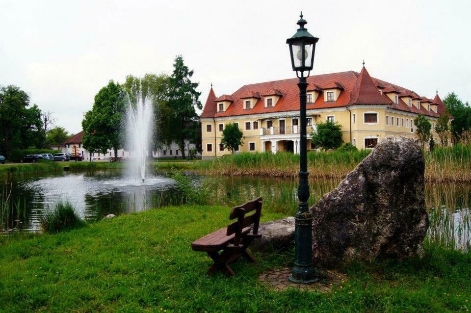 Almtalhotel Appartements In Pettenbach Exteriör bild