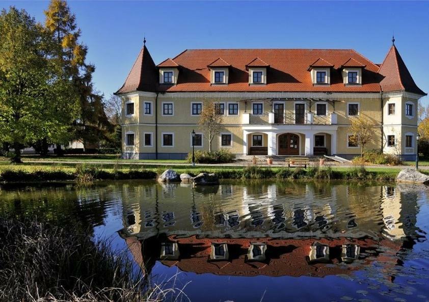 Almtalhotel Appartements In Pettenbach Exteriör bild